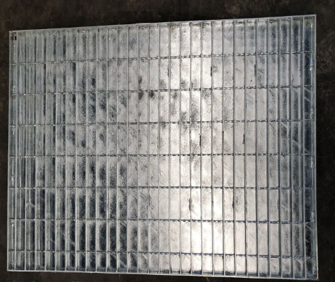   復合鋼蓋板，3mm厚帶肋鍍鋅花紋鋼蓋板生產廠家